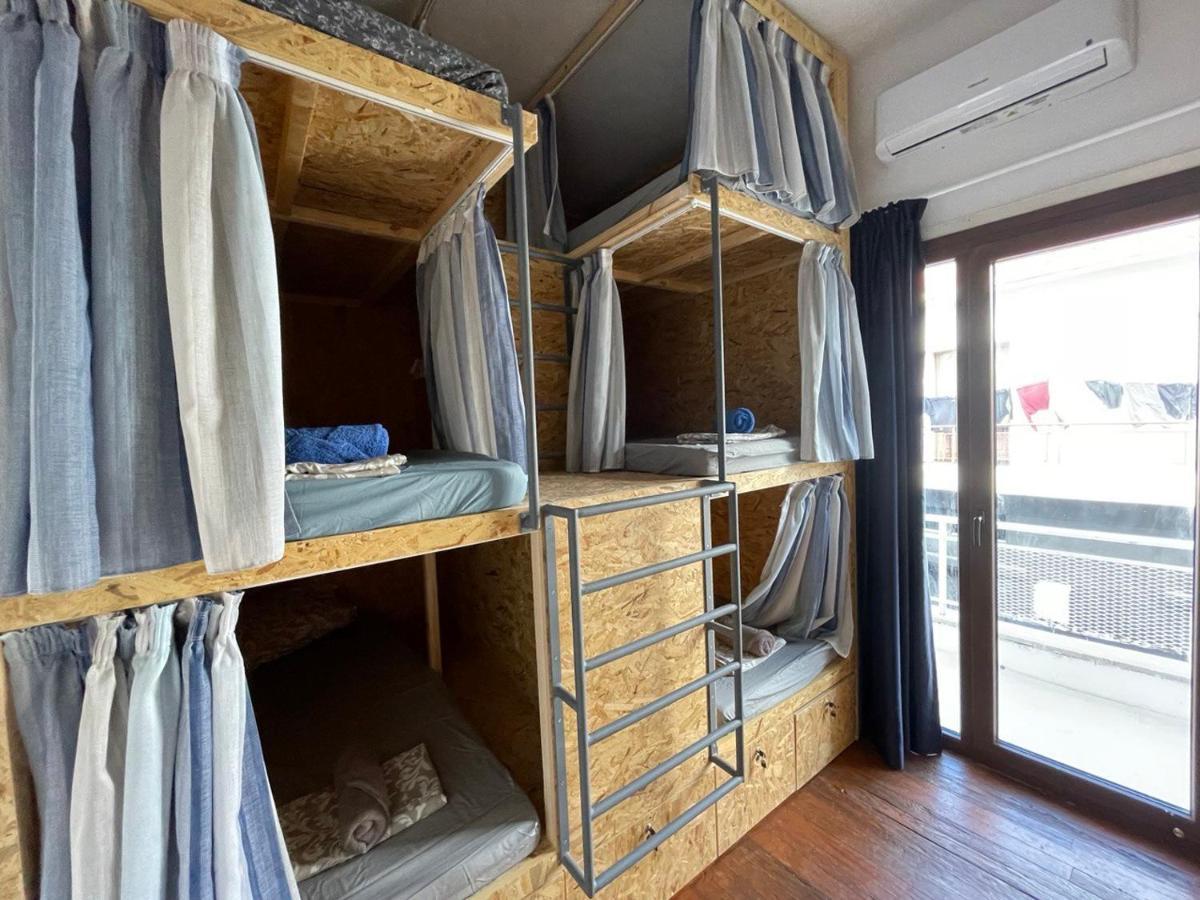 Bee Hostel Пафос Екстериор снимка