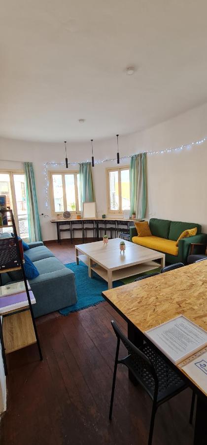 Bee Hostel Пафос Екстериор снимка