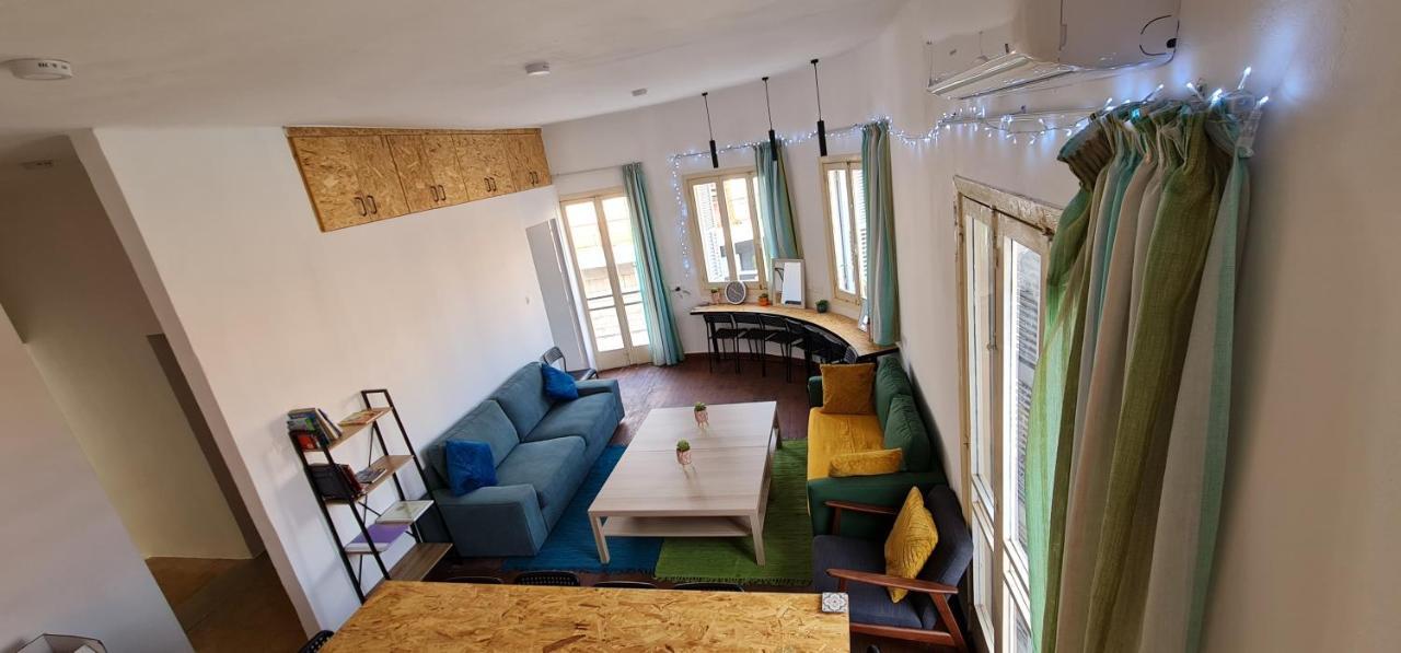 Bee Hostel Пафос Екстериор снимка