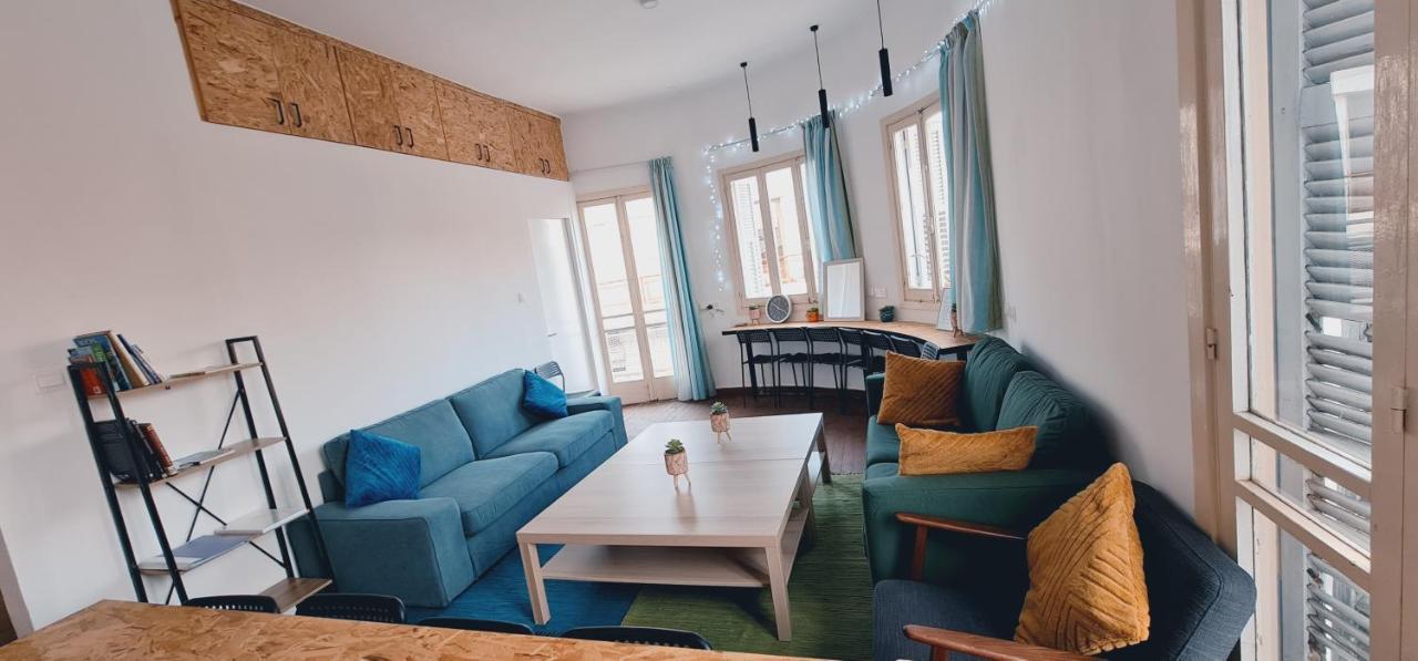 Bee Hostel Пафос Екстериор снимка