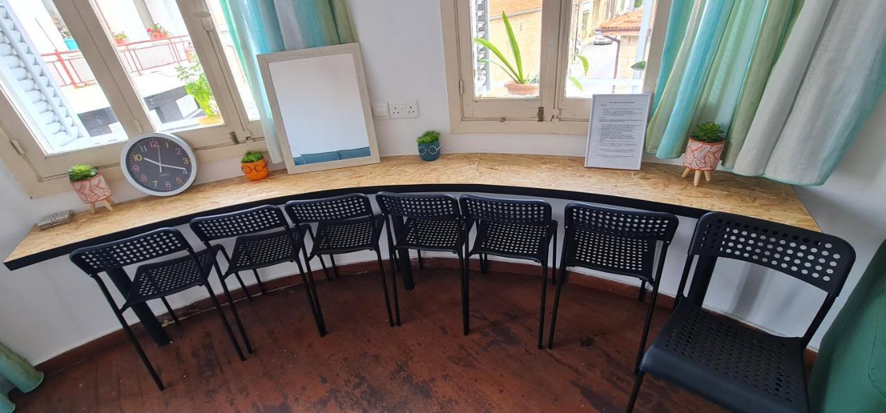 Bee Hostel Пафос Екстериор снимка