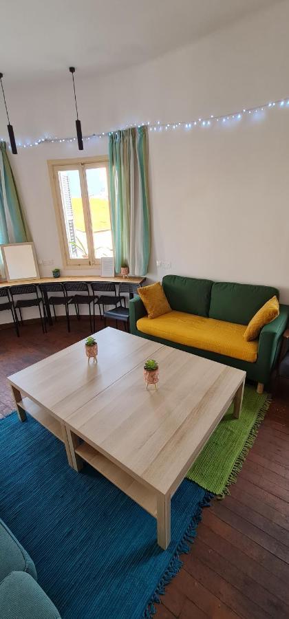 Bee Hostel Пафос Екстериор снимка