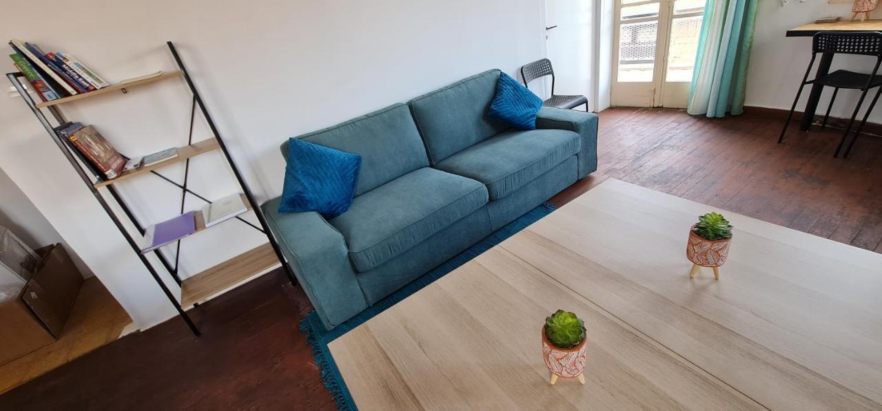 Bee Hostel Пафос Екстериор снимка