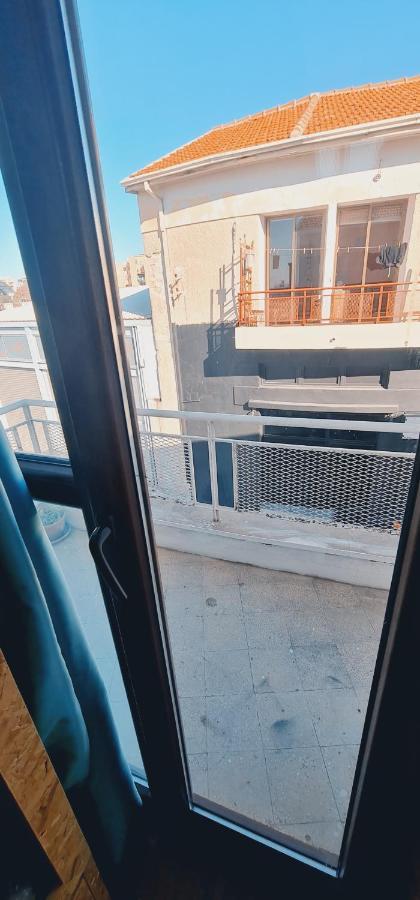 Bee Hostel Пафос Екстериор снимка
