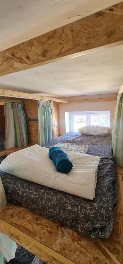 Bee Hostel Пафос Екстериор снимка
