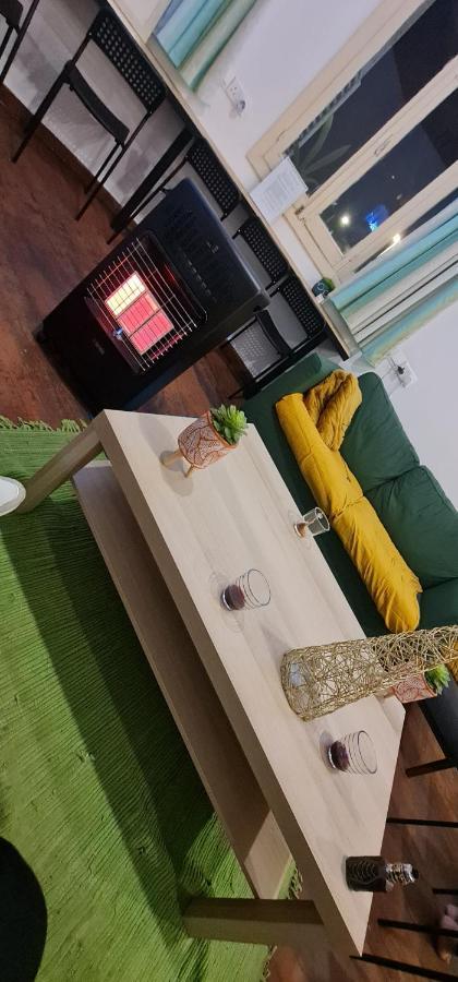 Bee Hostel Пафос Екстериор снимка