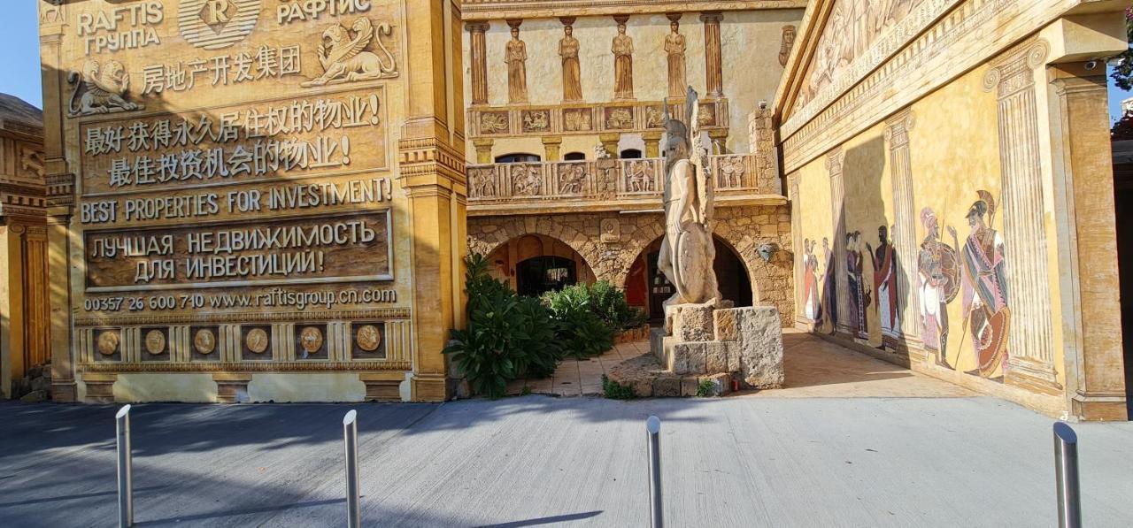 Bee Hostel Пафос Екстериор снимка