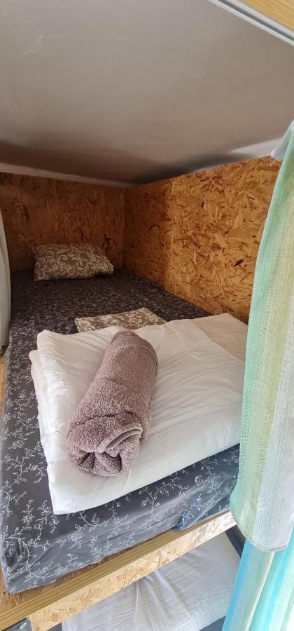 Bee Hostel Пафос Екстериор снимка
