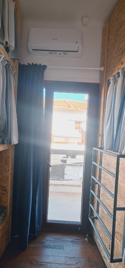 Bee Hostel Пафос Екстериор снимка